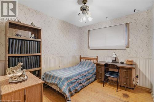 38 Dubarry Boulevard, Hamilton, ON - Indoor Photo Showing Bedroom