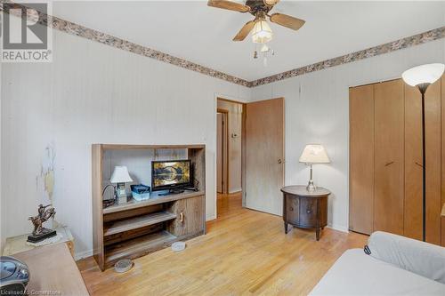 38 Dubarry Boulevard, Hamilton, ON - Indoor Photo Showing Bedroom