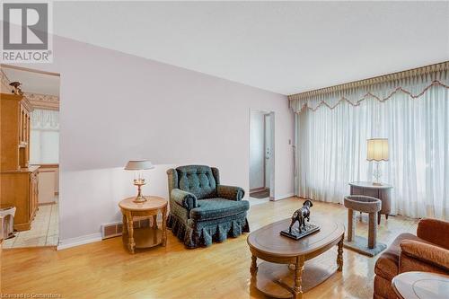 38 Dubarry Boulevard, Hamilton, ON - Indoor Photo Showing Living Room