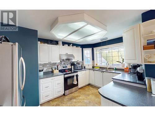 510 Dixon Street, Quesnel, BC - Indoor Photo Showing Kitchen With Double Sink