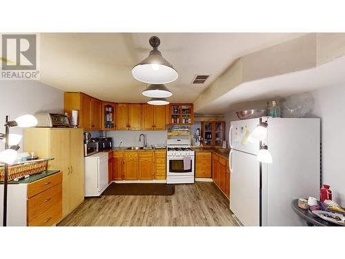 510 Dixon Street, Quesnel, BC - Indoor Photo Showing Kitchen