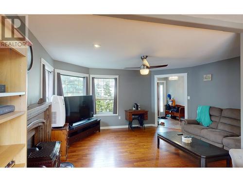 510 Dixon Street, Quesnel, BC - Indoor Photo Showing Living Room