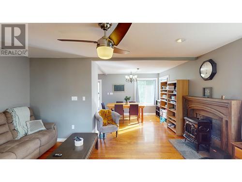 510 Dixon Street, Quesnel, BC - Indoor Photo Showing Living Room