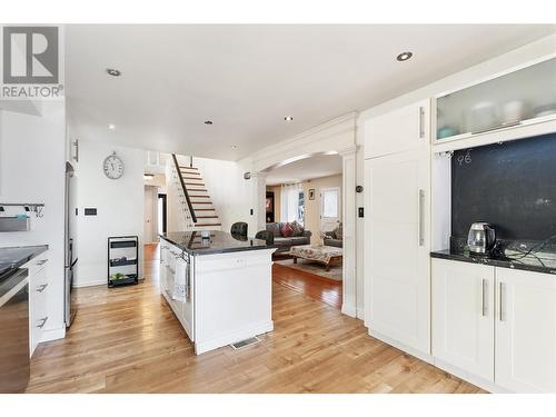 694 Mcclure Road, Kelowna, BC - Indoor Photo Showing Kitchen