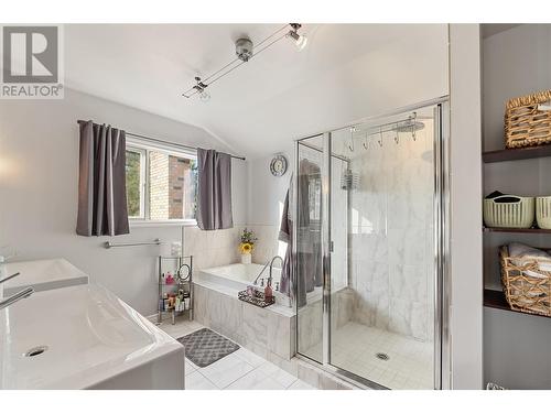 694 Mcclure Road, Kelowna, BC - Indoor Photo Showing Bathroom