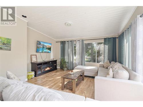 694 Mcclure Road, Kelowna, BC - Indoor Photo Showing Living Room With Fireplace