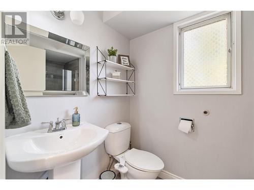 694 Mcclure Road, Kelowna, BC - Indoor Photo Showing Bathroom