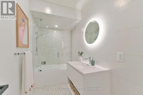 129 Beaconsfield Avenue, Toronto, ON - Indoor Photo Showing Bathroom