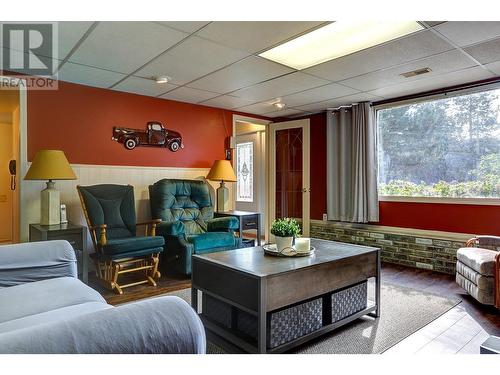 7697 Silver Star Road, Vernon, BC - Indoor Photo Showing Living Room