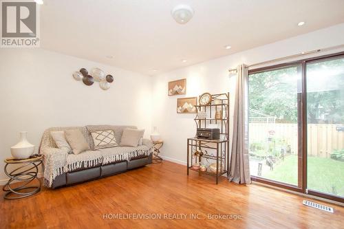 W12 - 220 Ormond Drive, Oshawa, ON - Indoor Photo Showing Living Room