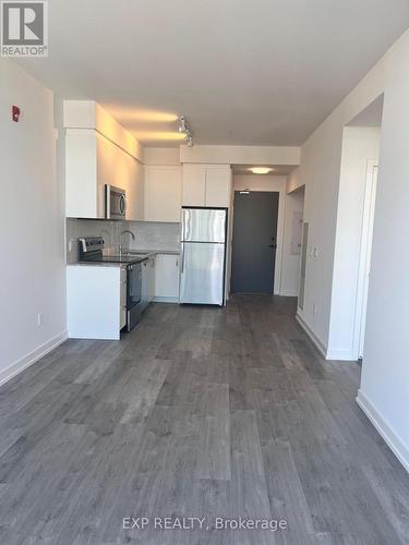 521 - 1010 Dundas Street, Whitby, ON - Indoor Photo Showing Kitchen