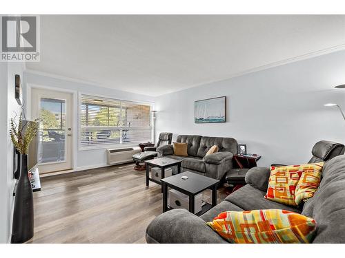 933 Harvey Avenue Unit# 309, Kelowna, BC - Indoor Photo Showing Living Room