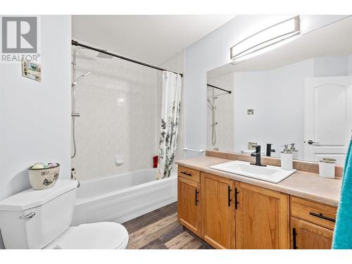 933 Harvey Avenue Unit# 309, Kelowna, BC - Indoor Photo Showing Bathroom