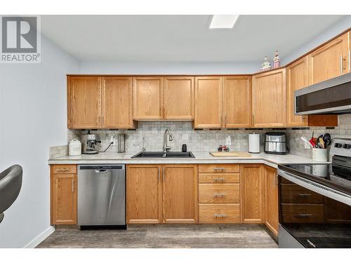 933 Harvey Avenue Unit# 309, Kelowna, BC - Indoor Photo Showing Kitchen