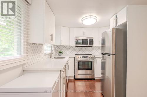 3923 Algonquin Avenue, Innisfil, ON - Indoor Photo Showing Kitchen With Stainless Steel Kitchen With Double Sink With Upgraded Kitchen