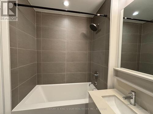 5708 - 950 Portage Parkway, Vaughan, ON - Indoor Photo Showing Bathroom