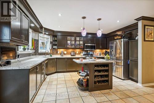 7 Archer Avenue, Bradford West Gwillimbury, ON - Indoor Photo Showing Kitchen With Upgraded Kitchen