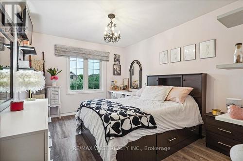 7 Archer Avenue, Bradford West Gwillimbury, ON - Indoor Photo Showing Bedroom