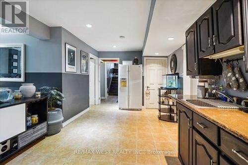 7 Archer Avenue, Bradford West Gwillimbury, ON - Indoor Photo Showing Kitchen