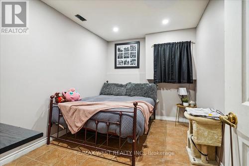 7 Archer Avenue, Bradford West Gwillimbury, ON - Indoor Photo Showing Bedroom