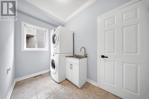 78 Balmoral Place, Barrie, ON - Indoor Photo Showing Laundry Room