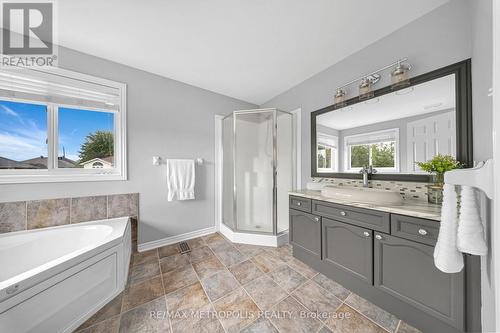 78 Balmoral Place, Barrie, ON - Indoor Photo Showing Bathroom