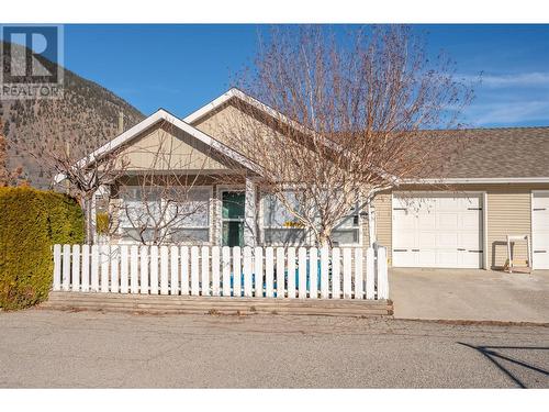 607 4Th Street Unit# 1, Keremeos, BC - Outdoor