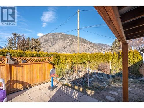 607 4Th Street Unit# 1, Keremeos, BC - Outdoor