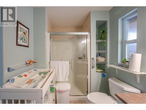 607 4Th Street Unit# 1, Keremeos, BC - Indoor Photo Showing Bathroom