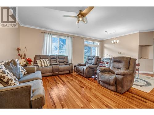 209 K View Crescent, Keremeos, BC - Indoor Photo Showing Living Room