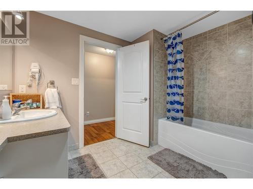 209 K View Crescent, Keremeos, BC - Indoor Photo Showing Bathroom