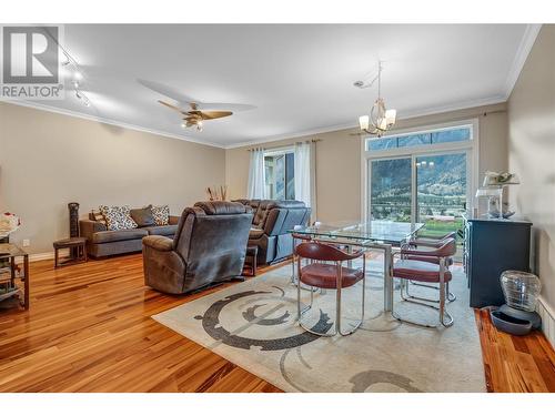 209 K View Crescent, Keremeos, BC - Indoor Photo Showing Living Room