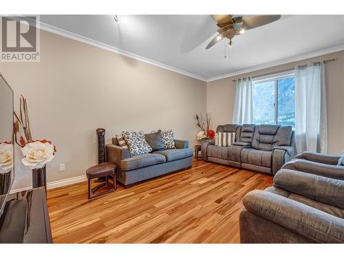 209 K View Crescent, Keremeos, BC - Indoor Photo Showing Living Room