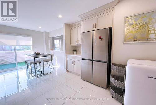 54 - 3030 Breakwater Court, Mississauga, ON - Indoor Photo Showing Kitchen