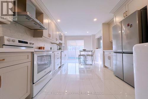 54 - 3030 Breakwater Court, Mississauga, ON - Indoor Photo Showing Kitchen