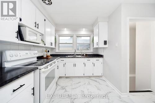 263 Castle Drive, London, ON - Indoor Photo Showing Kitchen