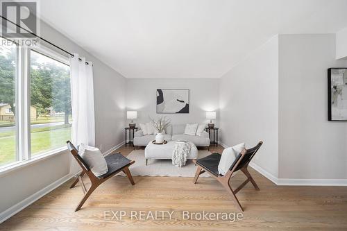 263 Castle Drive, London, ON - Indoor Photo Showing Bedroom