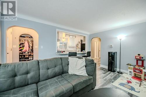 Main Floor - Living Room - 20 Collier Road N, Thorold, ON - Indoor Photo Showing Living Room