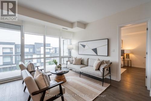 301 - 3028 Creekshore Common, Oakville, ON - Indoor Photo Showing Living Room