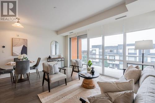 301 - 3028 Creekshore Common, Oakville, ON - Indoor Photo Showing Living Room