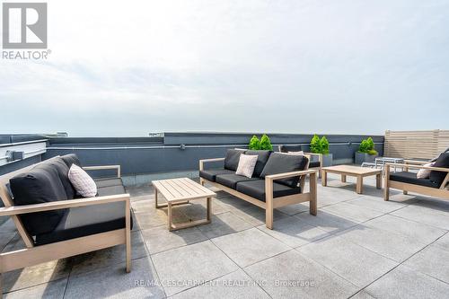 301 - 3028 Creekshore Common, Oakville, ON - Outdoor With Deck Patio Veranda