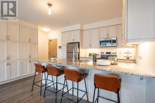 301 - 3028 Creekshore Common, Oakville, ON - Indoor Photo Showing Kitchen With Stainless Steel Kitchen With Upgraded Kitchen