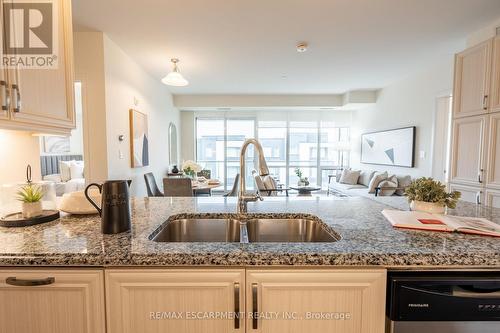 301 - 3028 Creekshore Common, Oakville, ON - Indoor Photo Showing Kitchen With Double Sink With Upgraded Kitchen