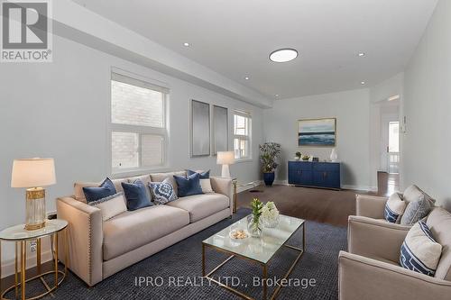 23 Hot Spring Road, Brampton, ON - Indoor Photo Showing Living Room