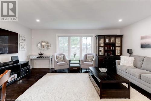 608 Lorne Street, Burlington, ON - Indoor Photo Showing Living Room