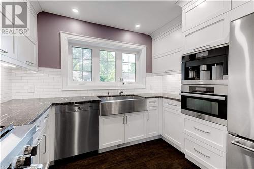 608 Lorne Street, Burlington, ON - Indoor Photo Showing Kitchen With Upgraded Kitchen