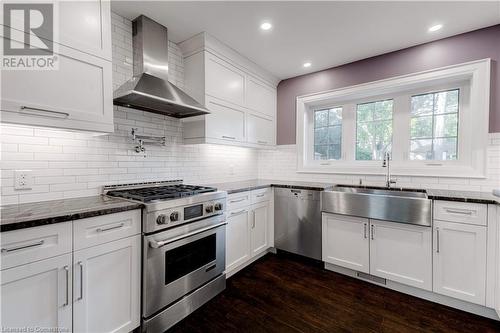 608 Lorne Street, Burlington, ON - Indoor Photo Showing Kitchen With Upgraded Kitchen