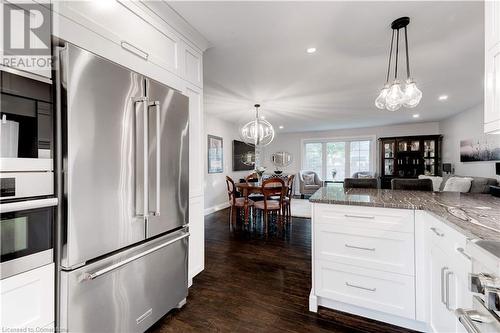 608 Lorne Street, Burlington, ON - Indoor Photo Showing Kitchen With Upgraded Kitchen