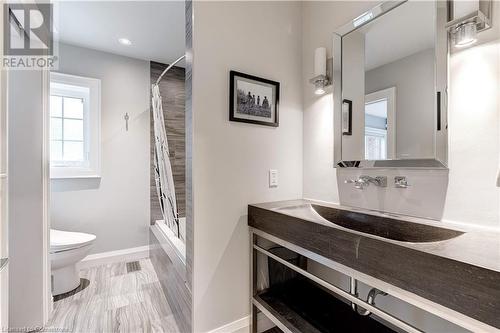 608 Lorne Street, Burlington, ON - Indoor Photo Showing Bathroom