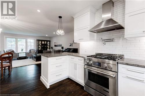 608 Lorne Street, Burlington, ON - Indoor Photo Showing Kitchen With Upgraded Kitchen